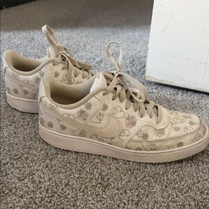 Heart embroidered sneakers